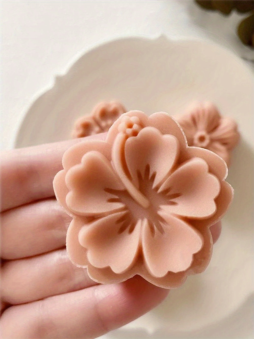 5pcs Flower Cookie Press Set - DIY Mooncake & Pastry Molds, ABS Plastic, Intricate White Flower Designs for Elegant Baking, Ideal for Christmas & Halloween, Kitchen Essentials