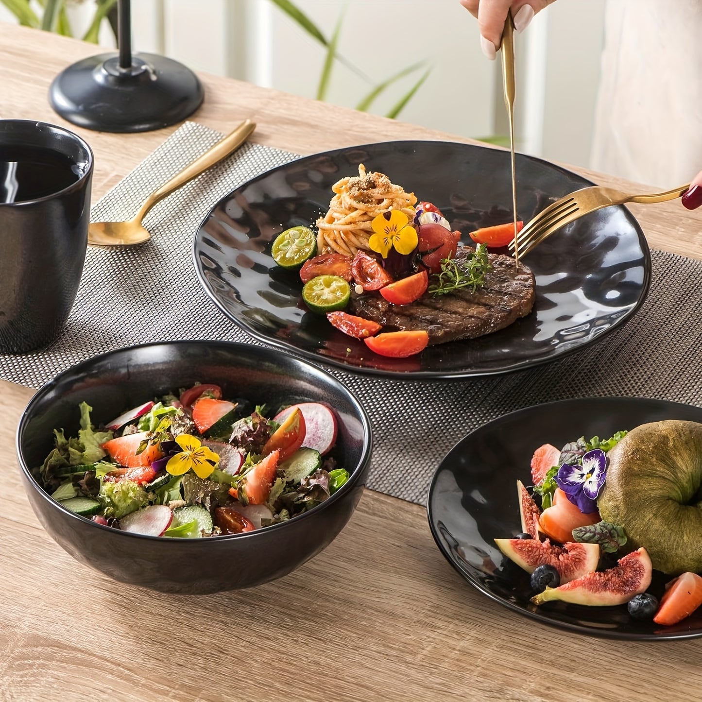 Vicrays 18 Piece Kitchen Ceramic Dinnerware Set, Ceramic Fluted Dinner Plate, Coffee Mug, Bowl Set, Microwave, Oven and Dishwasher Safe, Scratch Resistant, Suitable for Home, Parties and Restaurants (black)