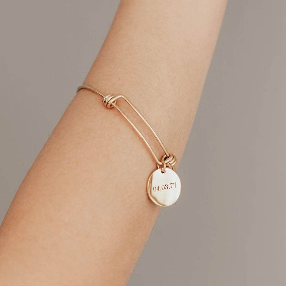 Bangles for Women Personalized Custom Carving 1-4 Names Round Pendant Stainless Steel Friendship Bracelet Jewelry Pulsera Mujer - findify 2025