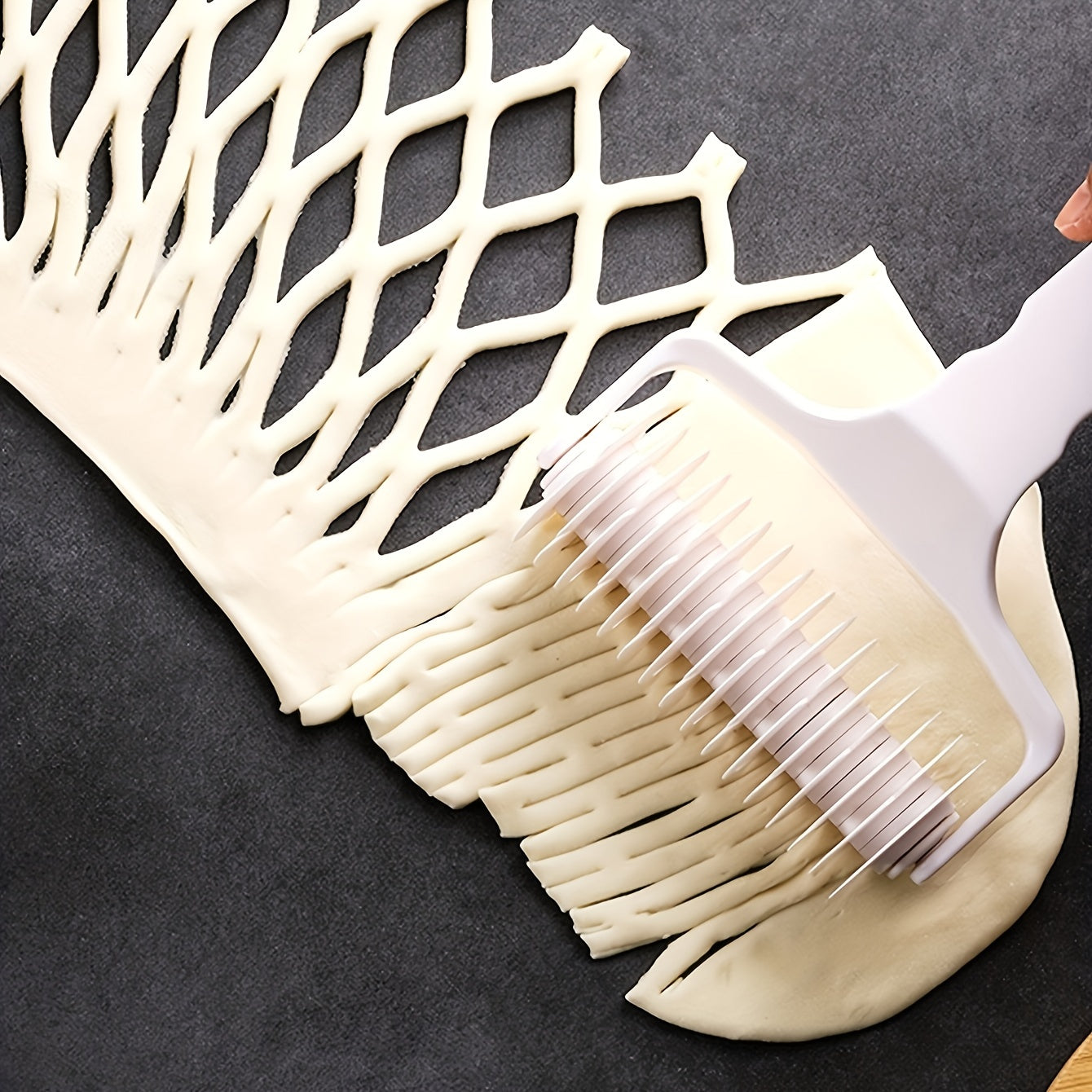 1pc, Plastic Lattice Pastry Wheel Cutter, Kitchen Baking Tool for Dough, Pastry, and Cake Decoration