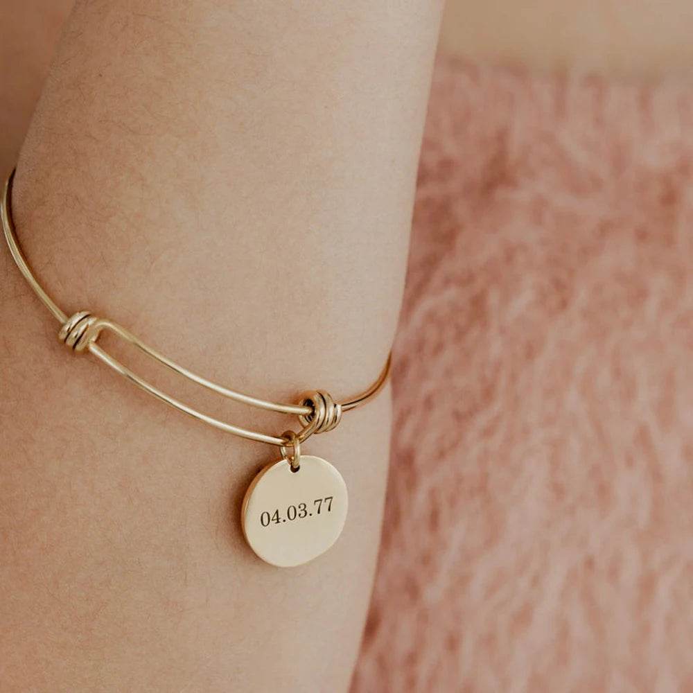Bangles for Women Personalized Custom Carving 1-4 Names Round Pendant Stainless Steel Friendship Bracelet Jewelry Pulsera Mujer - findify 2025