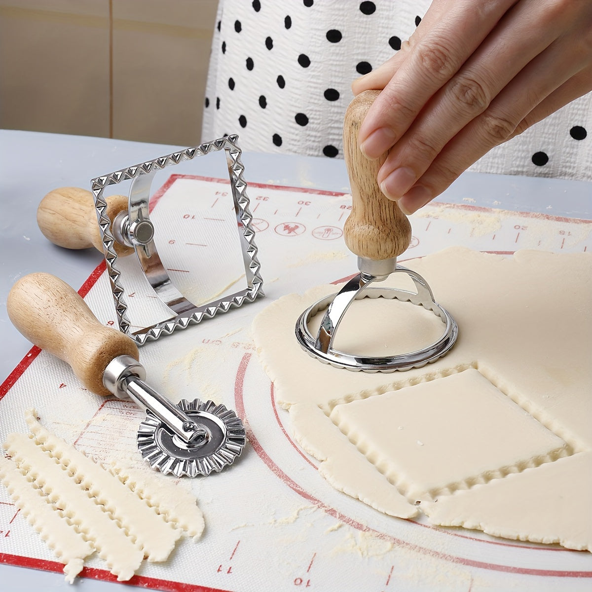 3pcs, Cookie Cutters And Dough Roller, Zinc Alloy Pastry Cutters And Dough Wheel Cutter, Dumpling Molds, Dumpling Skin Maker, Baking Tools, Kitchen Gadgets, Kitchen Accessories
