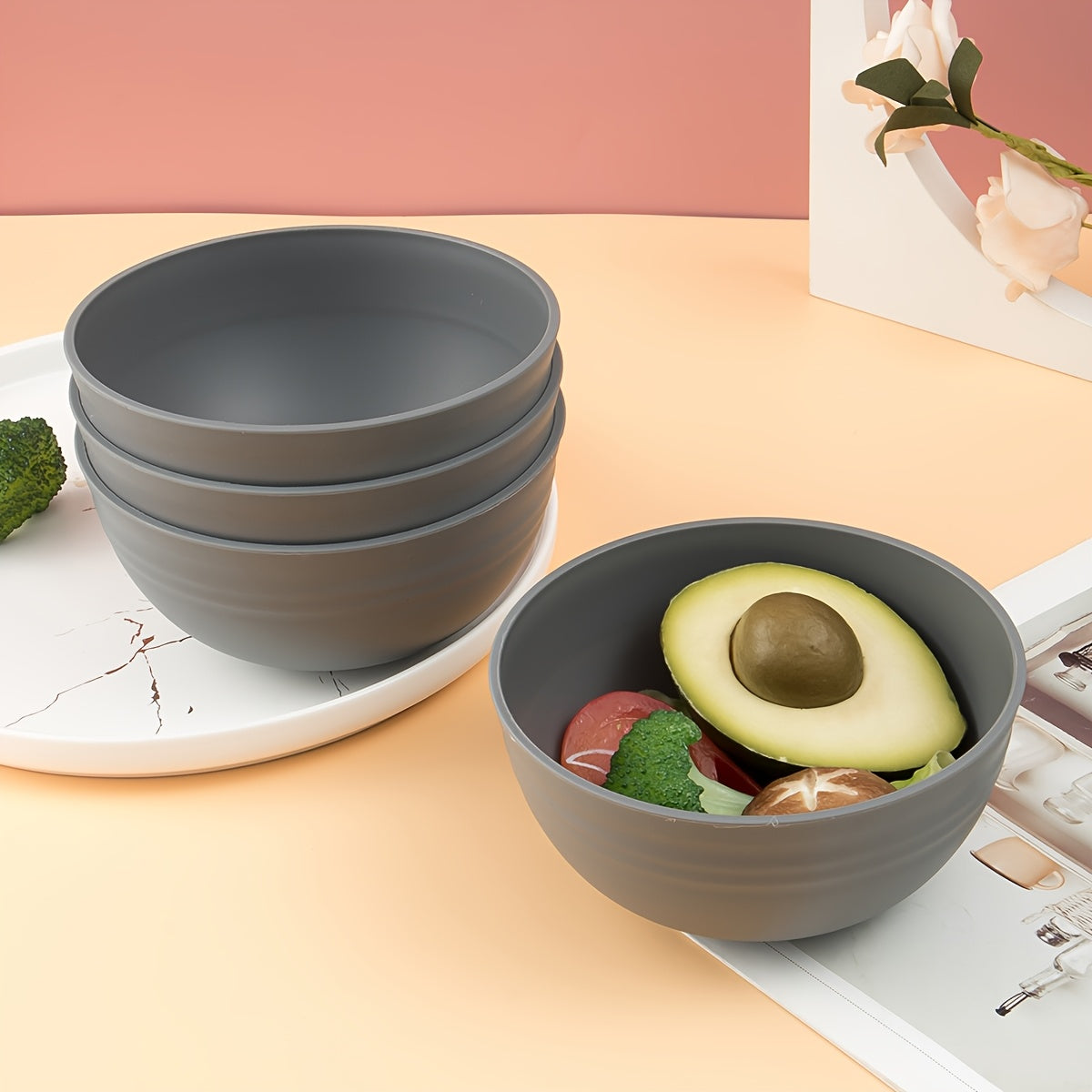 A 32pcs Gray Wheat Dinnerware Set, Durable Black Design, Safe for Microwave And Dishwasher. Includes 16 Plates, 8 Bowls, And 8 Cups, Suitable for Indoor And Outdoor Camping And Picnics.